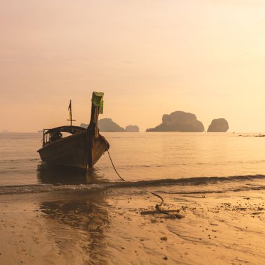Günbatımında Phra Nang Beach, Krabi, Tayland