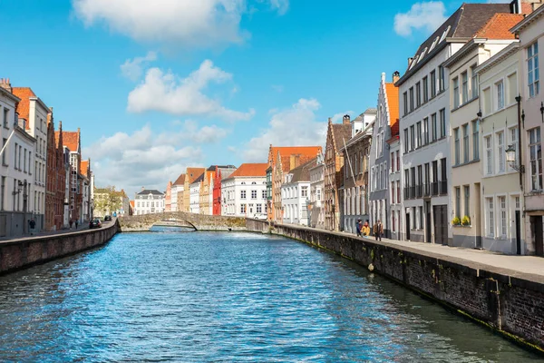 Ünlü sanatçı Jan Van Eyck'in Bruges, Belçika'daki Jan van Eyckplein Meydanı'ndaki anıtı.