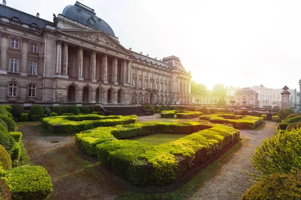 Palacio Real y jardín en Bruselas, Bélgica — Foto de Stock