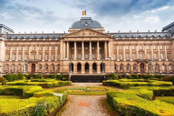 Palacio Real y jardín en Bruselas, Bélgica — Foto de Stock