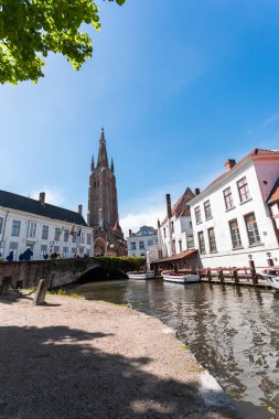 Bizim Lady kule Kilisesi ile Bruges şehir.