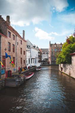 Bruges kanal klasik görünüm. Belçika.