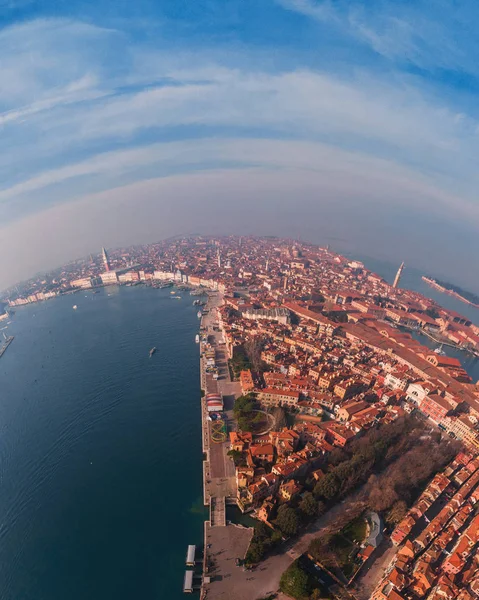 Het 180 graden panorama vanuit de lucht. Panorama vanuit de lucht van Venetië, Italië — Stockfoto