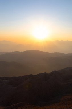 Gün batımında Dağların Panoraması.