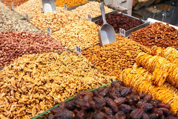 Trockenfrüchte und Nüsse auf dem Mahane Yehuda Markt in jerusalem, Israel — Stockfoto