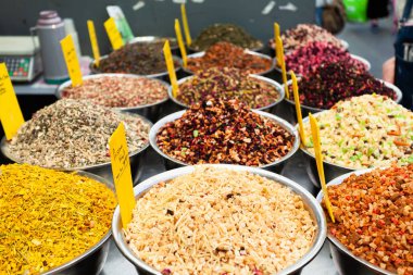 Various fruit teas on the counter in the market.