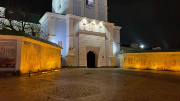 Catedral de San Miguel de Kiev con iluminación nocturna — Vídeos de Stock