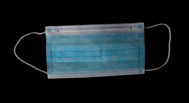 Tıbbi maske siyah arkaplanda izole edildi