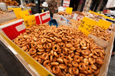 Küçük mayasız ekmek..