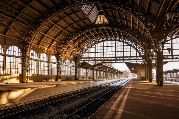 Vitebsky Bahnhof bei Sonnenuntergang lizenzfreie Stockbilder