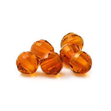 Amber renkli boncuklar