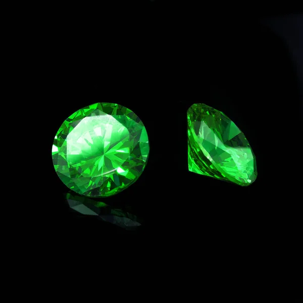 Tsavorite Garnet fekete alapon — Stock Fotó