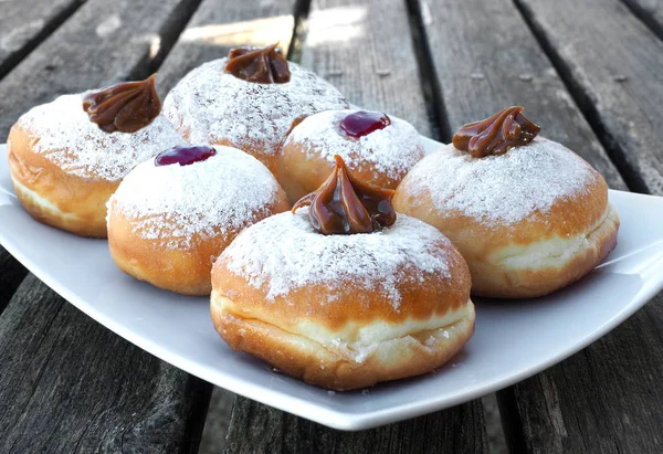 Sechs leckere Donuts — Stockfoto