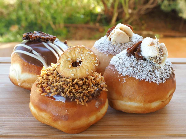Vier leckere Donuts — Stockfoto