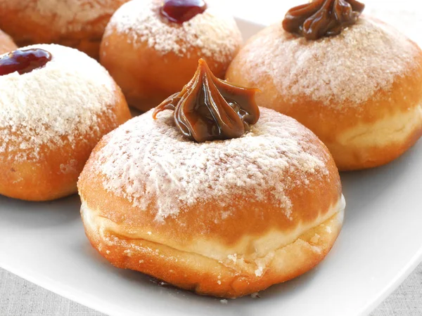 Nahaufnahme leckere israelische Donuts — Stockfoto