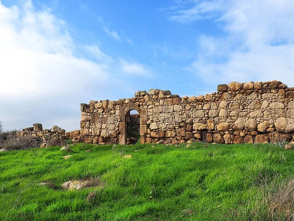 Ruinas de la Ciudad Antigua en las Colinas — Foto de Stock