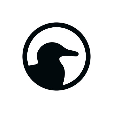 Beyaz arka planda izole edilmiş martı silueti. Duran deniz 