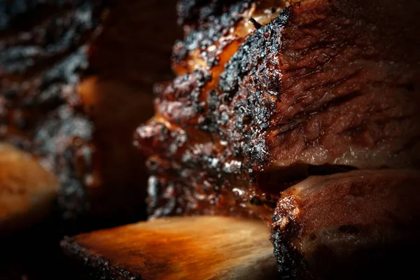 Cortar Fragante Trozo Carne Asada Brisket Las Costillas Con Una — Foto de Stock