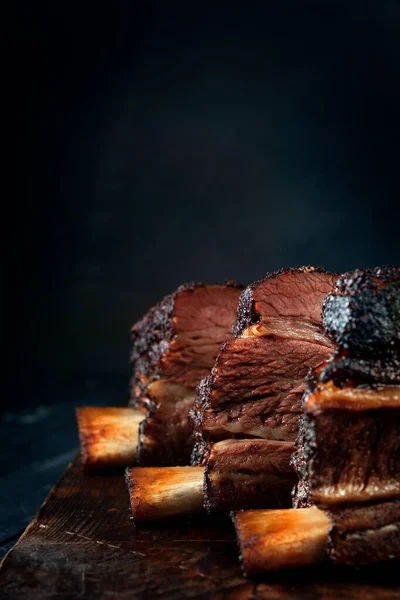 Brisket Manzo Forno Sulle Costole Affumicate Con Crosta Scura Una — Foto Stock