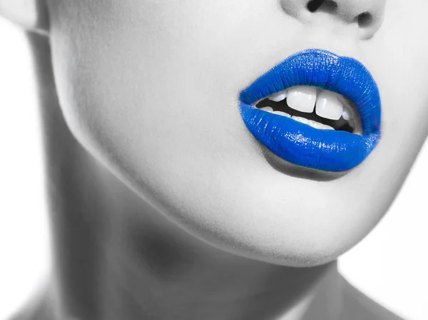 흑백 사진에 파란 입술 — 스톡 사진