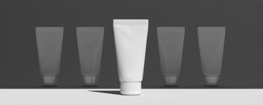 İyi seçim. Kozmetik tüp. Kadar alay et. Kozmetik, krem, diş Yapıştır, tutkal beyaz plastik tüpler gerçekçi 3d çizim. İzole