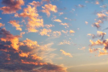 bulutlar ve Altın ışık, günbatımı gökyüzü degrade arka plan günbatımı gökyüzü