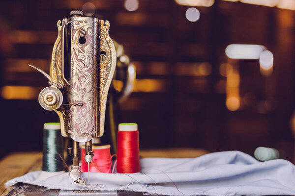Старая швейная машина
