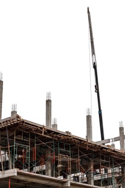 Şantiye izole üzerinde beyaz arka plan karşı bina