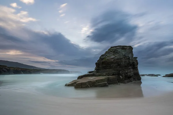 Amanecer Las Playas Asturias Donde Fuerza Del Mar Juega Con — Foto de Stock