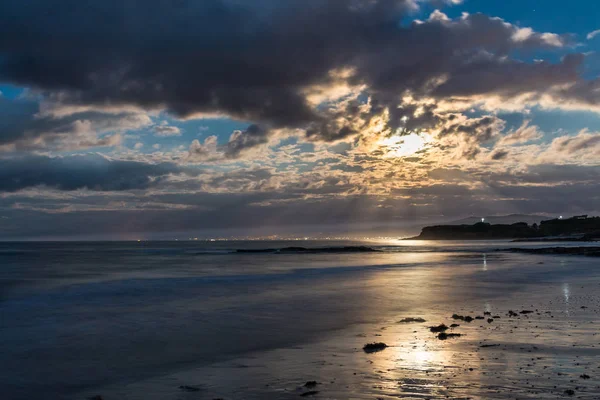 Full Moon Offers Multiple Scenes Worthy Photographing Beach Mountain City — Stock Photo, Image