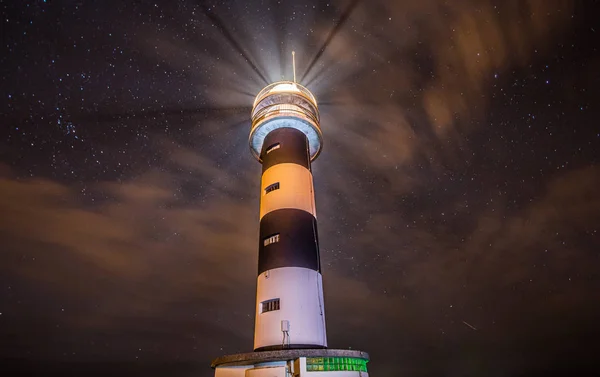 the lighthouses offer spectacular night landscapes, being the center of the sky with stars and clouds