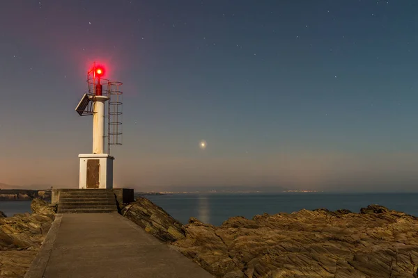 Les Phares Offrent Des Paysages Nocturnes Spectaculaires Étant Centre Ciel — Photo