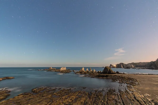 Pláž Gueirua Znepokojující Krajina Ostré Kameny Které Vznikají Oceánu Který — Stock fotografie