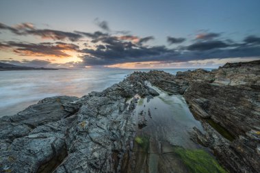 akşam ve gece kıyıları ve Galiçya ve doğanın güzelliği keşfetmek nereye Asturias plajları