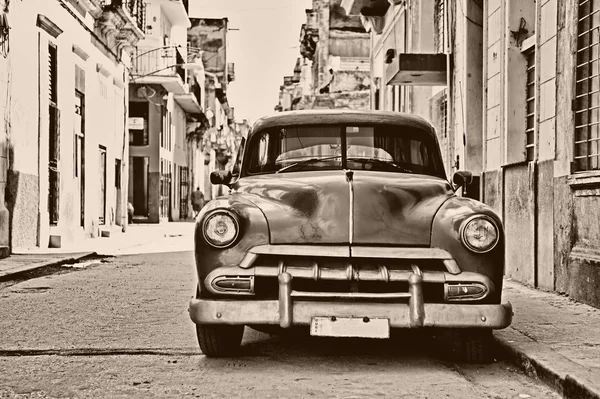 Framifrån Tappning Klassisk Amerikansk Bil Parkerad Gata Gamla Havanna Kuba — Stockfoto