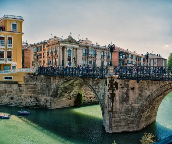 Murcia, Spanien-3, April 2018: murcia bron över floden segura Royaltyfria Stockbilder