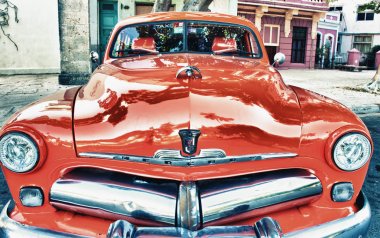 havana sokakta park edilmiş eski klasik Merkür'ün Önden Görünüm