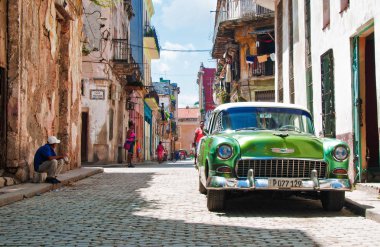 eski habana Caddesi üzerinde eski araba