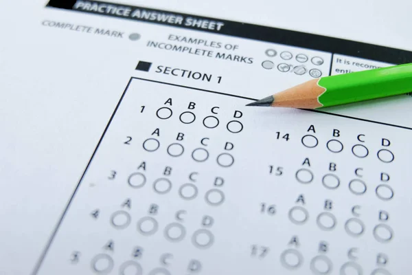 Pencil drawing selected choice on answer sheet — Stock Photo, Image