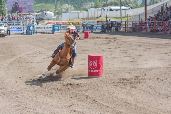 Williams Lake British Columbia Kanada Juli 2016 Häst Och Cowgirl — Stockfoto