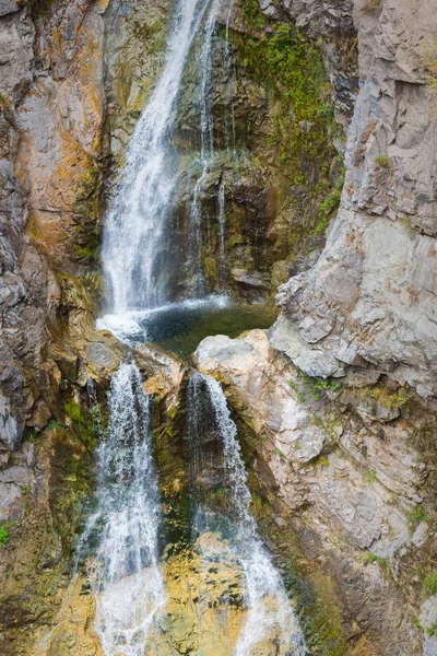 芬特里省立公园瀑布流入游泳池的特写镜头 — 图库照片