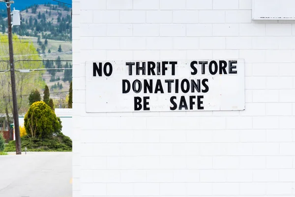 Firme Fuera Tienda Segunda Mano Que Acepta Donaciones Debido Pandemia — Foto de Stock
