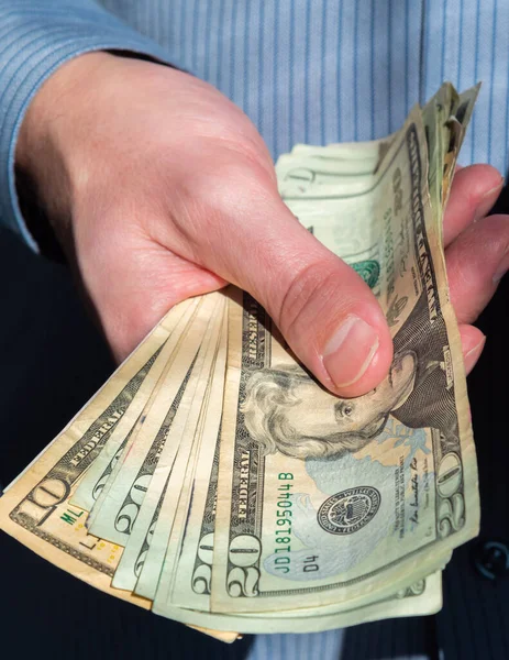 Close Mão Homem Segurando Pilha Notas Dez Vinte Dólares Dólares — Fotografia de Stock