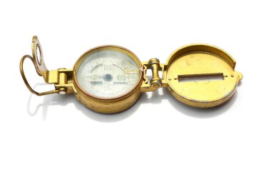 Beyaz arka plan üzerinde izole eski pusula