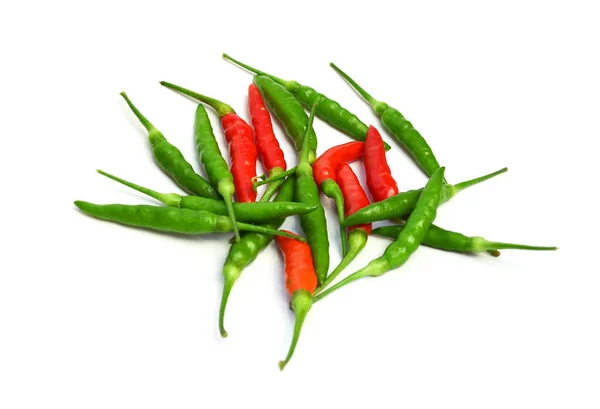 Pimentos de pimentão quente isolados sobre um fundo branco . — Fotografia de Stock