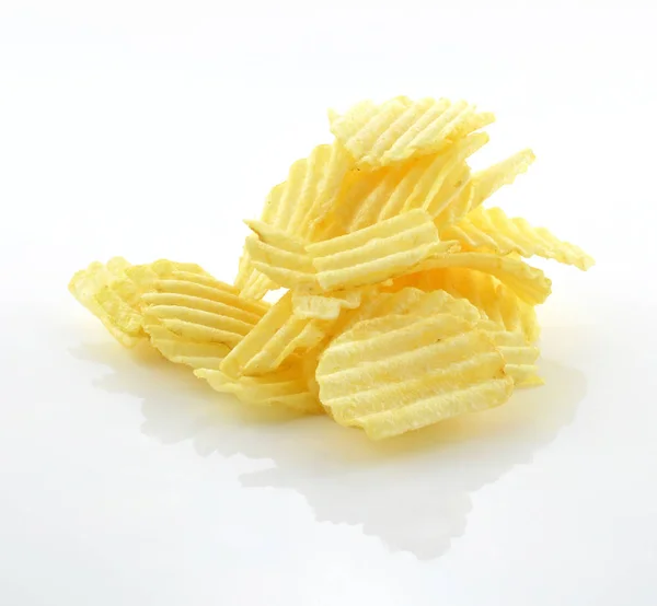 Montón de papas fritas sobre un fondo blanco — Foto de Stock