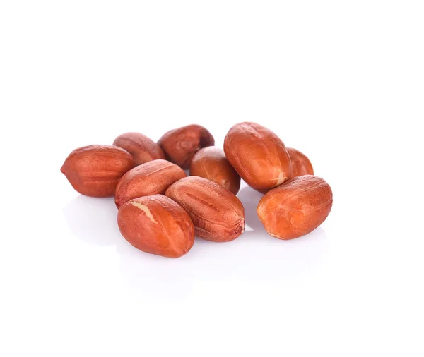 Geröstete Erdnüsse isoliert auf weißem Hintergrund — Stockfoto