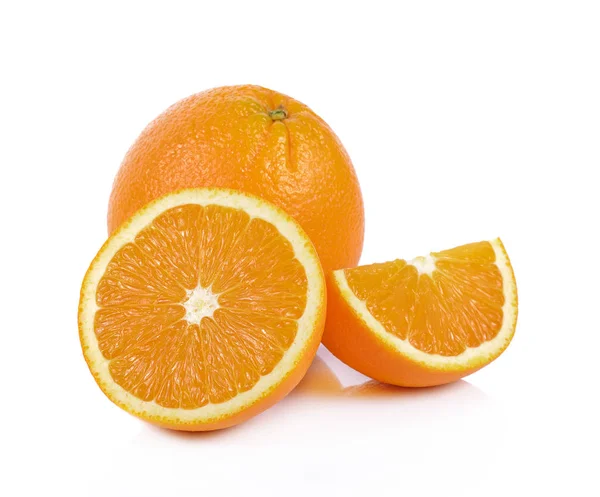 Naranja aislado sobre fondo blanco —  Fotos de Stock