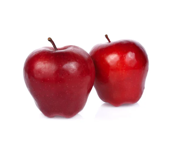 Manzana roja fresca aislada en blanco. Con camino de recorte — Foto de Stock