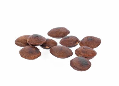 Sacha inchi beyaz arkaplanda izole edildi